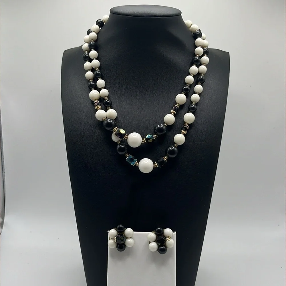 Vintage Japan MCM black white iridescent beaded necklace+ clip on earrings
